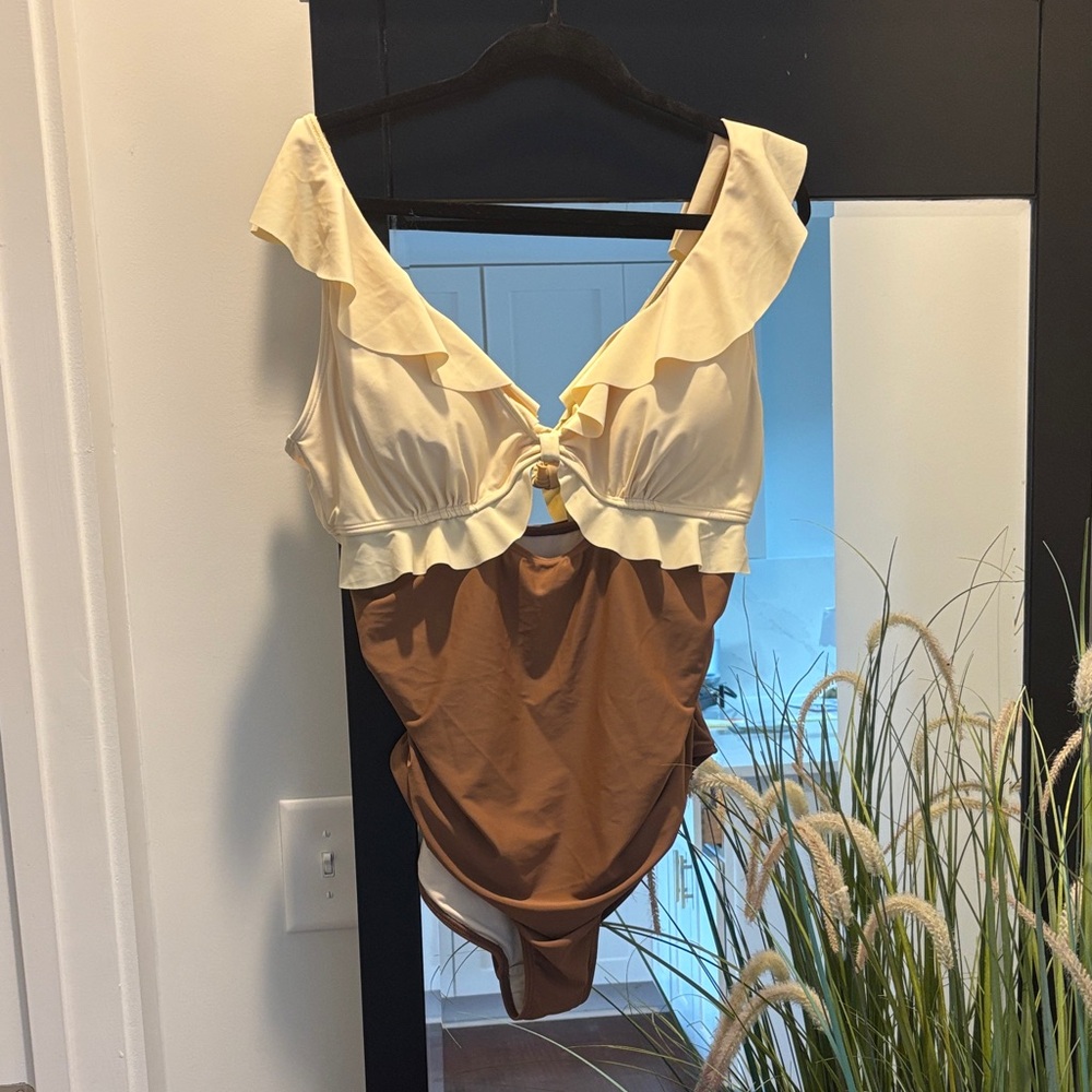 Aidonger Ruffled Two-Tone One-Piece Swimsuit - Cream & Brown